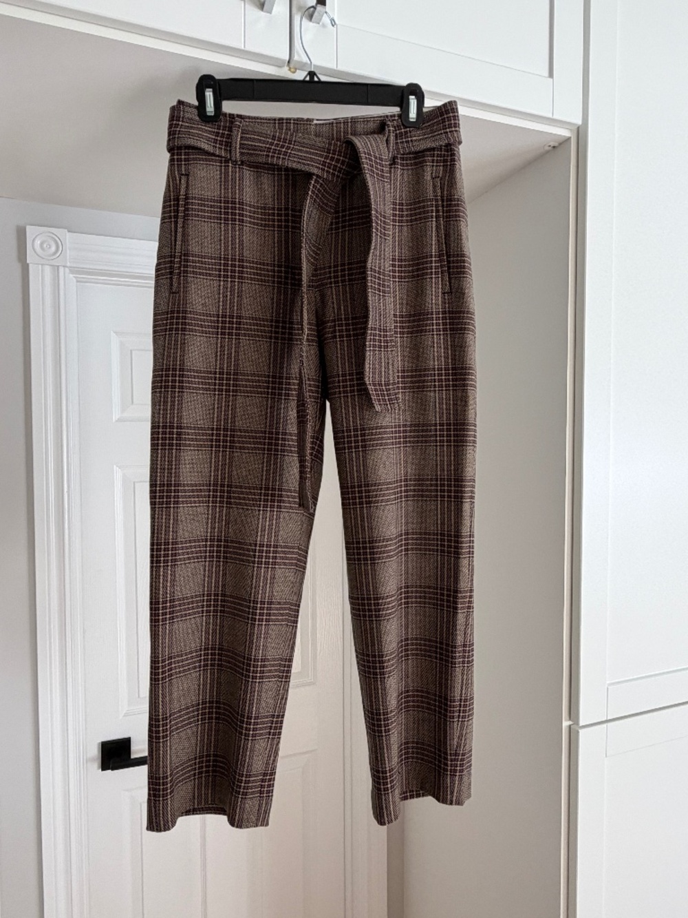Aritzia cropped trouser
